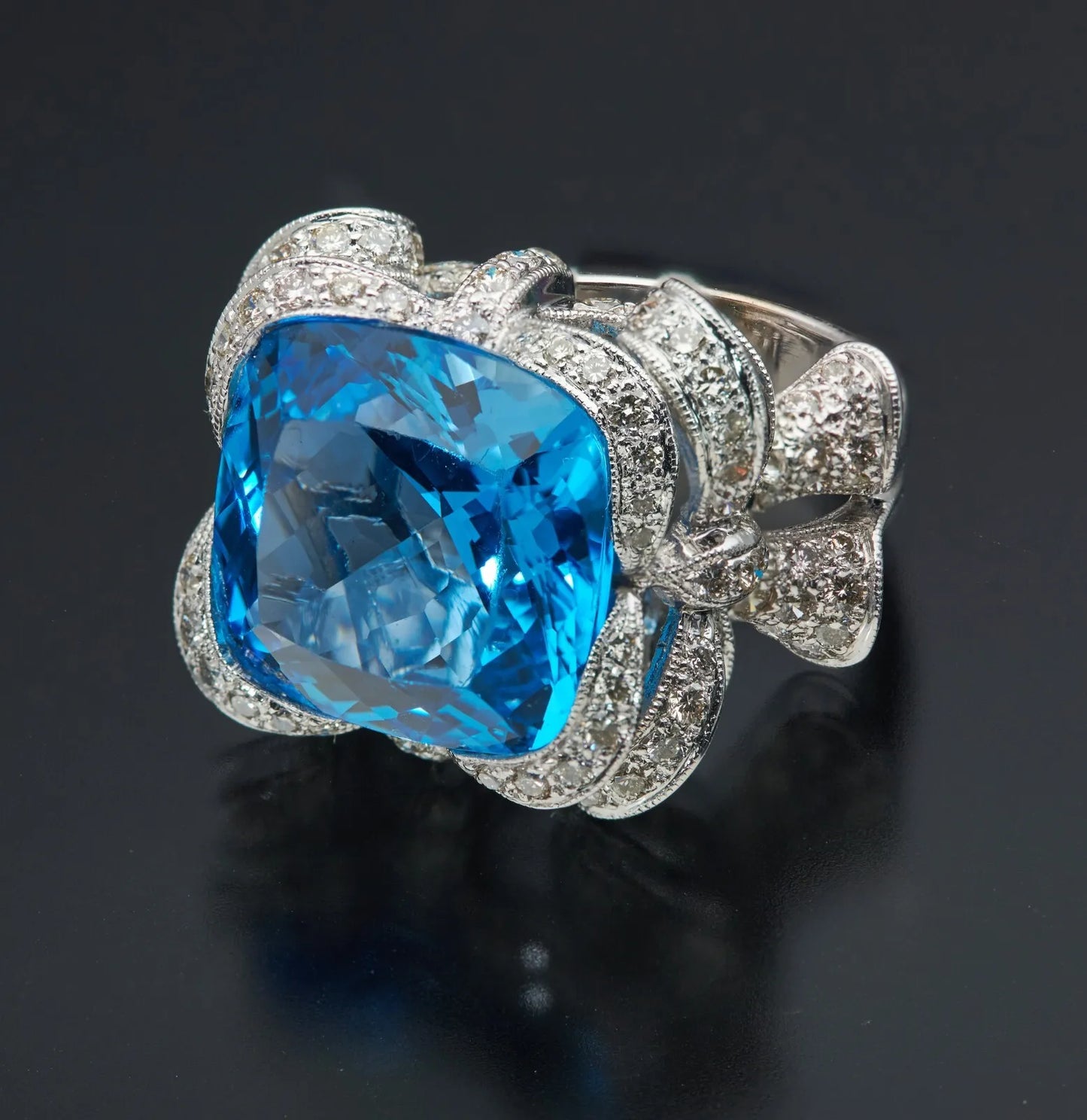 18kt White Gold 15ct Blue Topaz 1cttw Diamonds Cocktails Ring Size 6