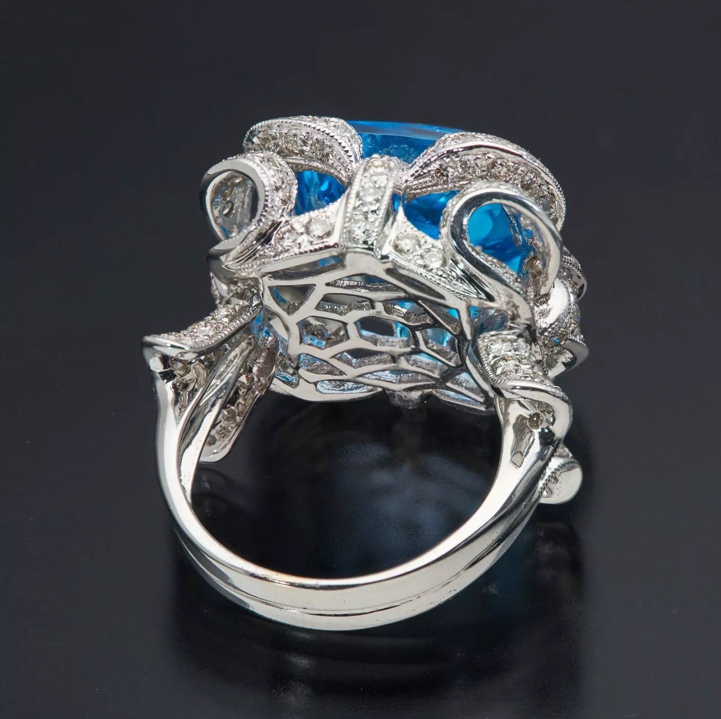 18kt White Gold 15ct Blue Topaz 1cttw Diamonds Cocktails Ring Size 6